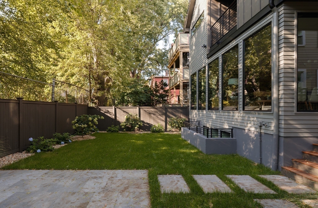 11 Sacramento Place