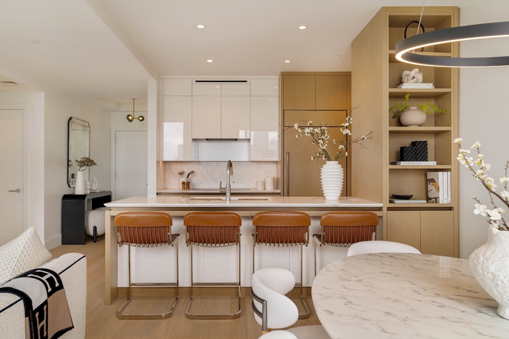 370-380 Harrison Avenue Unit: PH2G