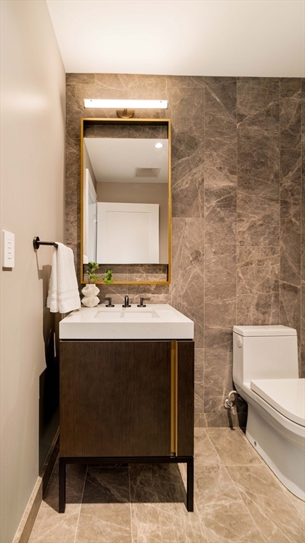 370-380 Harrison Avenue Unit: PH2G