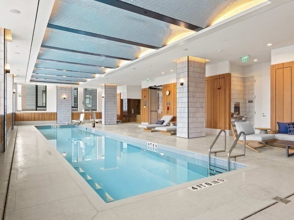 370-380 Harrison Avenue Unit: PH2G