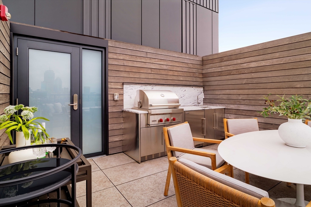 370-380 Harrison Avenue Unit: PH2G