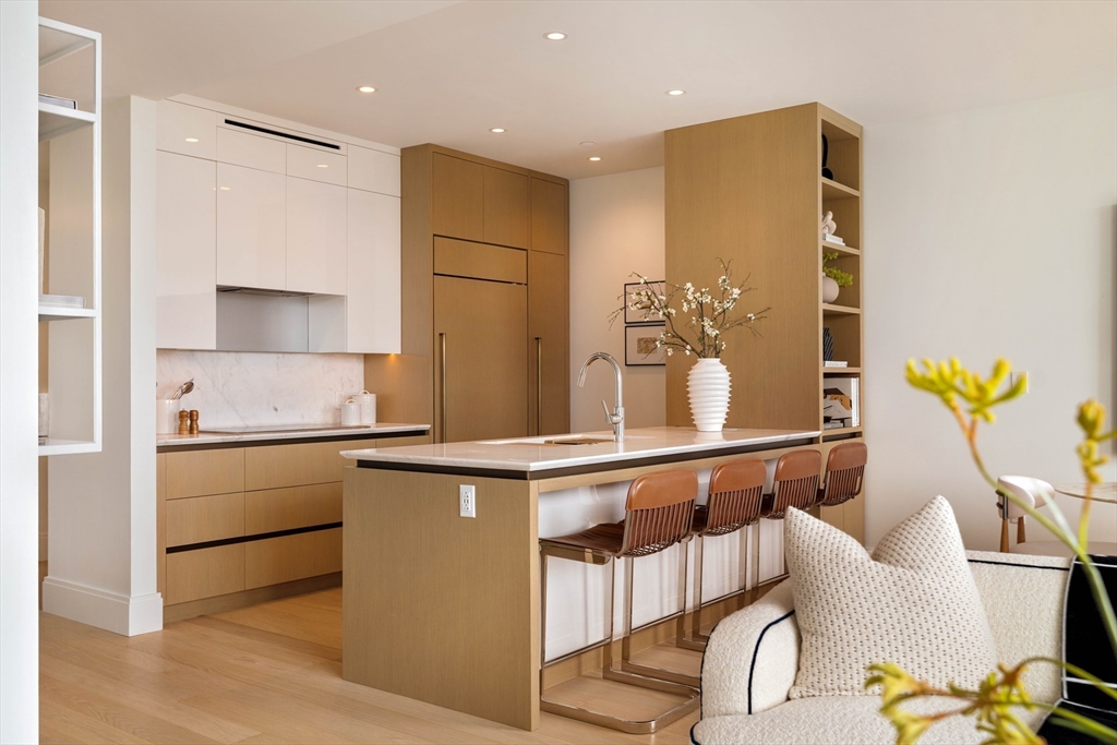 370-380 Harrison Avenue Unit: PH2G