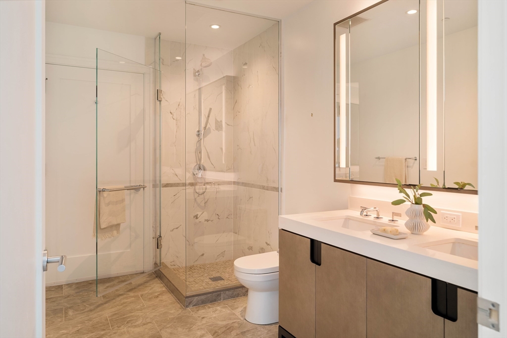 370-380 Harrison Avenue Unit: PH2G