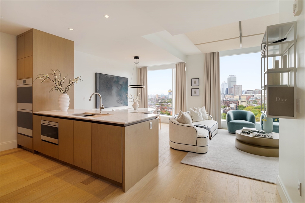 370-380 Harrison Avenue Unit: PH2G