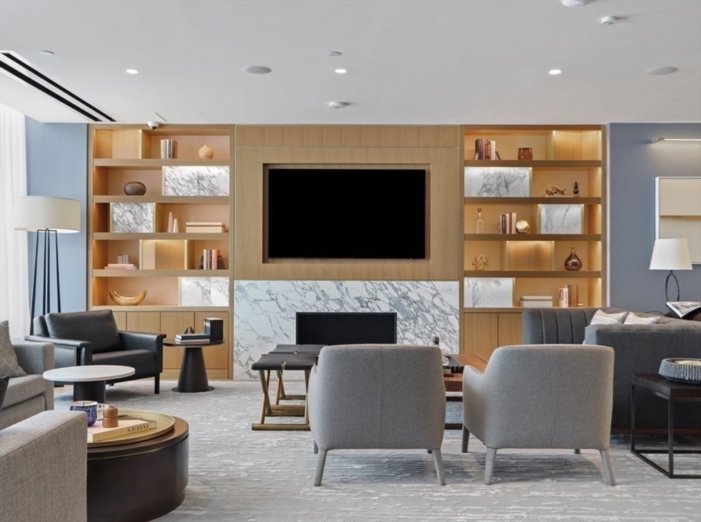 370-380 Harrison Avenue Unit: PH2G