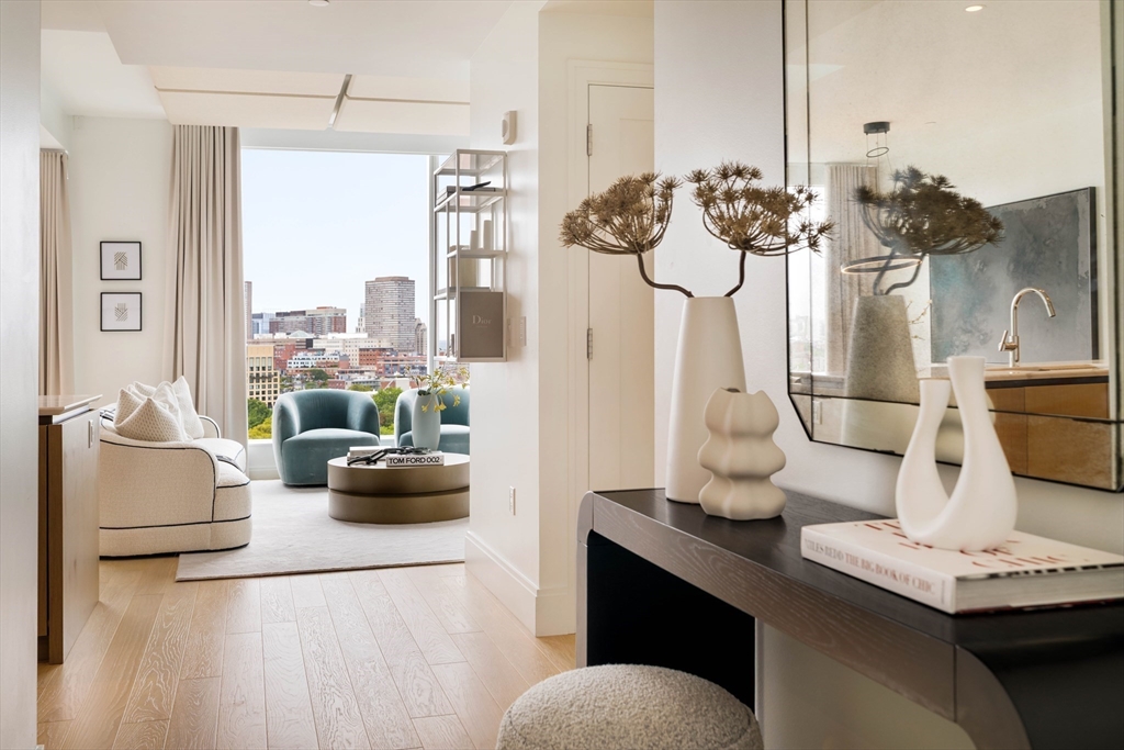 370-380 Harrison Avenue Unit: PH2G