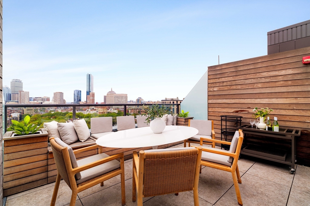 370-380 Harrison Avenue Unit: PH2G