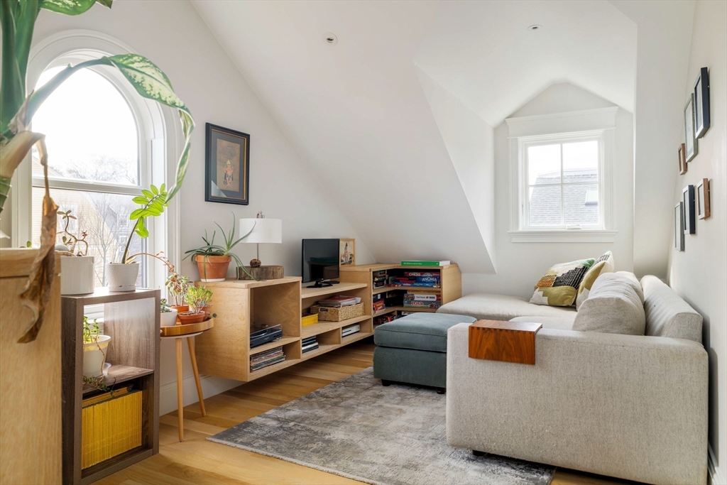 17 Ellsworth Avenue Unit: Front