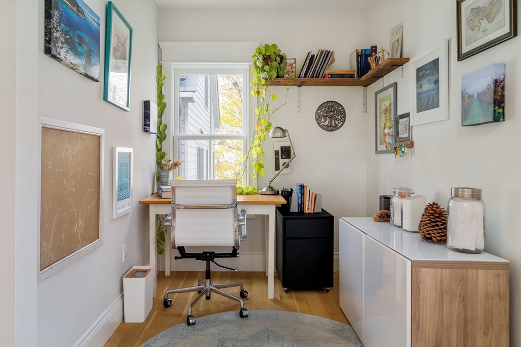 17 Ellsworth Avenue Unit: Front