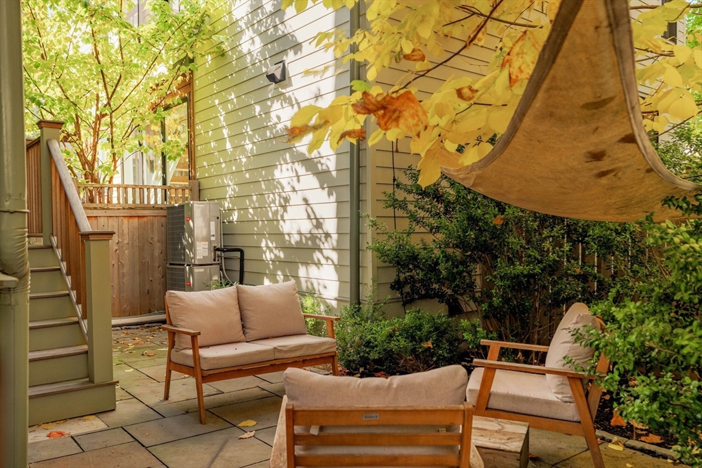 17 Ellsworth Avenue Unit: Front