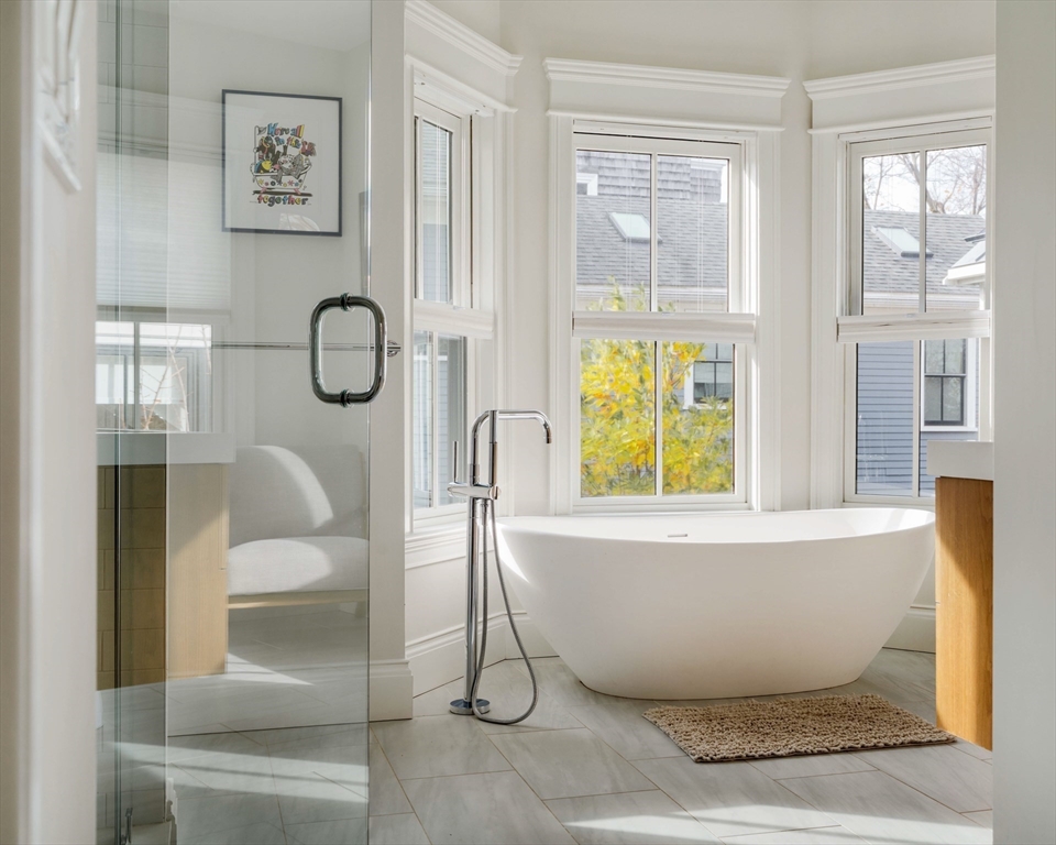 17 Ellsworth Avenue Unit: Front