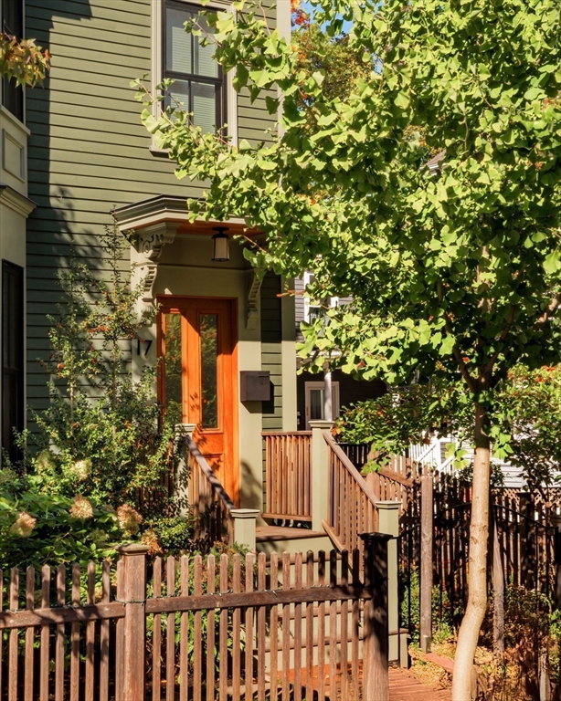 17 Ellsworth Avenue Unit: Front