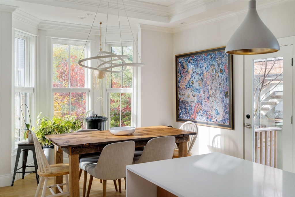 17 Ellsworth Avenue Unit: Front