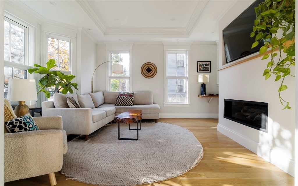 17 Ellsworth Avenue Unit: Front