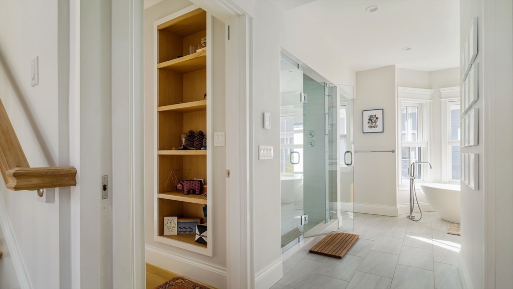 17 Ellsworth Avenue Unit: Front