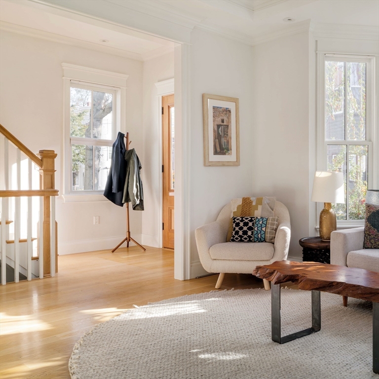 17 Ellsworth Avenue Unit: Front