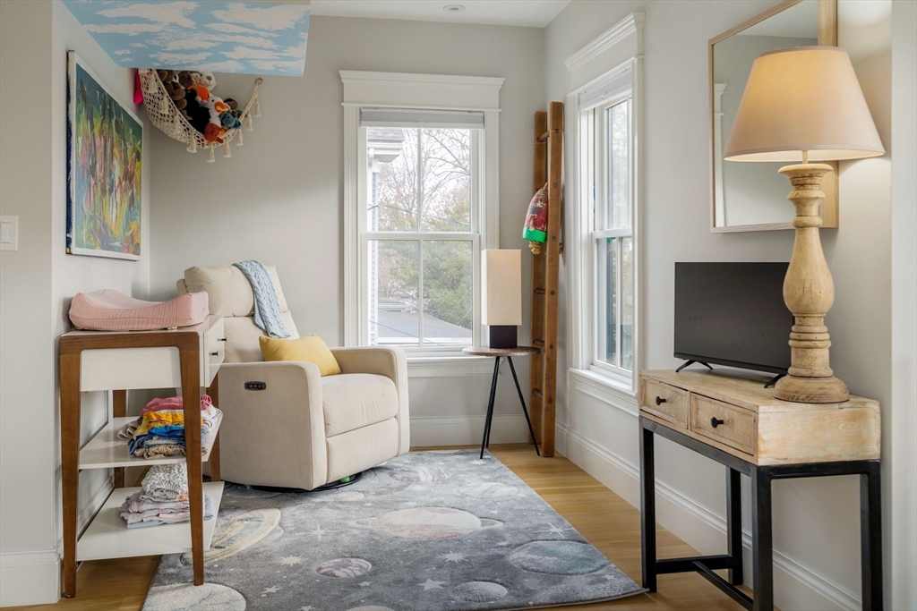 17 Ellsworth Avenue Unit: Front