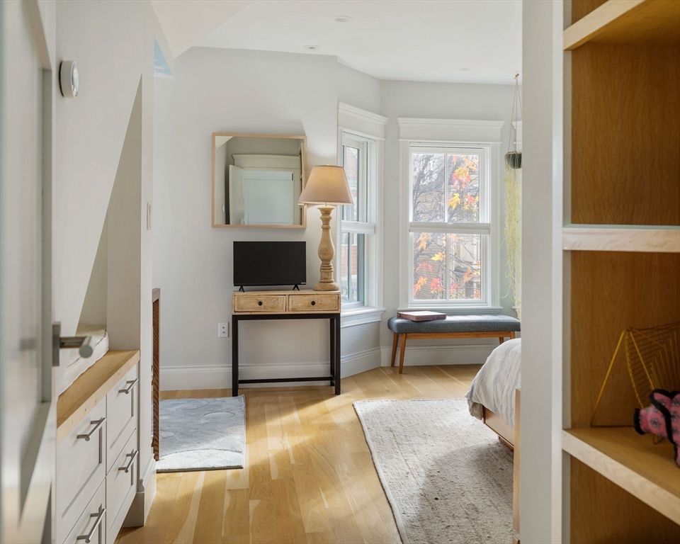 17 Ellsworth Avenue Unit: Front