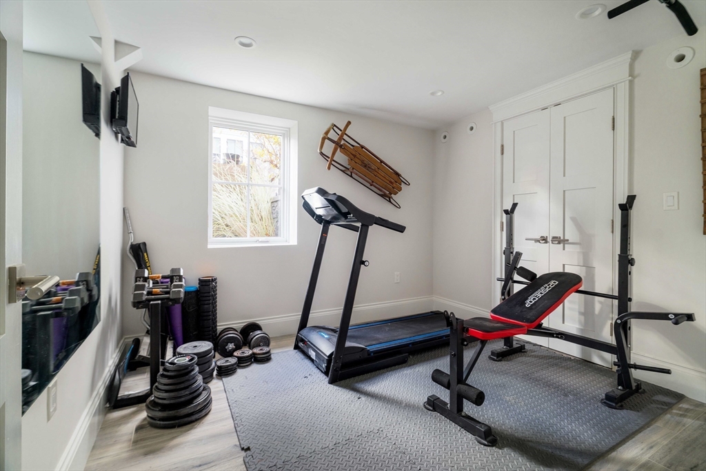 17 Ellsworth Avenue Unit: Front