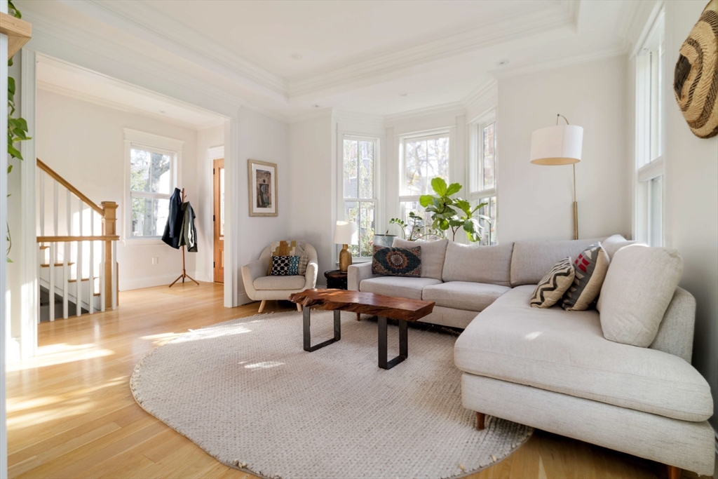 17 Ellsworth Avenue Unit: Front