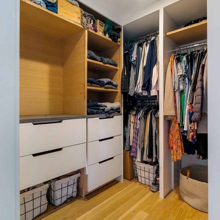 17 Ellsworth Avenue Unit: Front