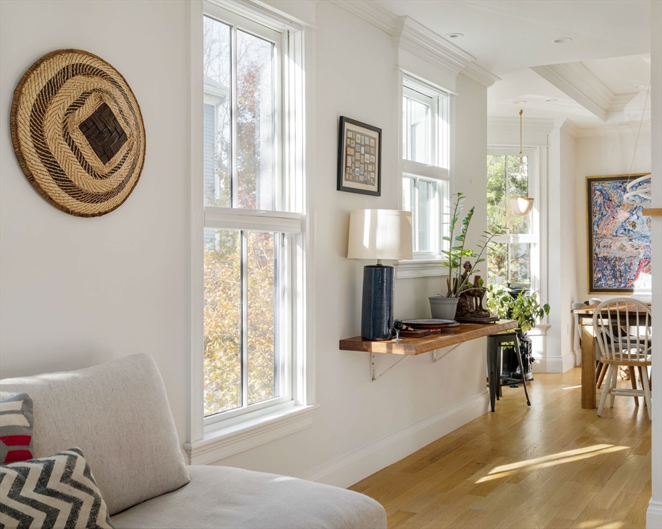 17 Ellsworth Avenue Unit: Front