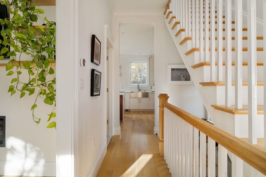 17 Ellsworth Avenue Unit: Front