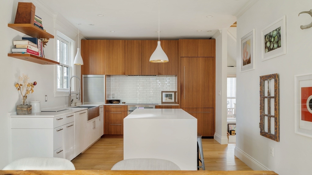 17 Ellsworth Avenue Unit: Front