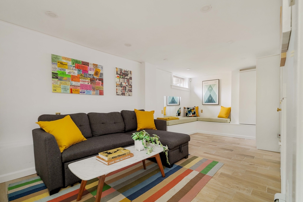 7 Sparks Street