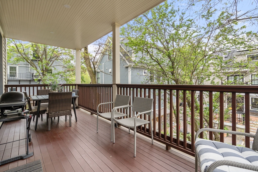 118 Kinnaird St # 2