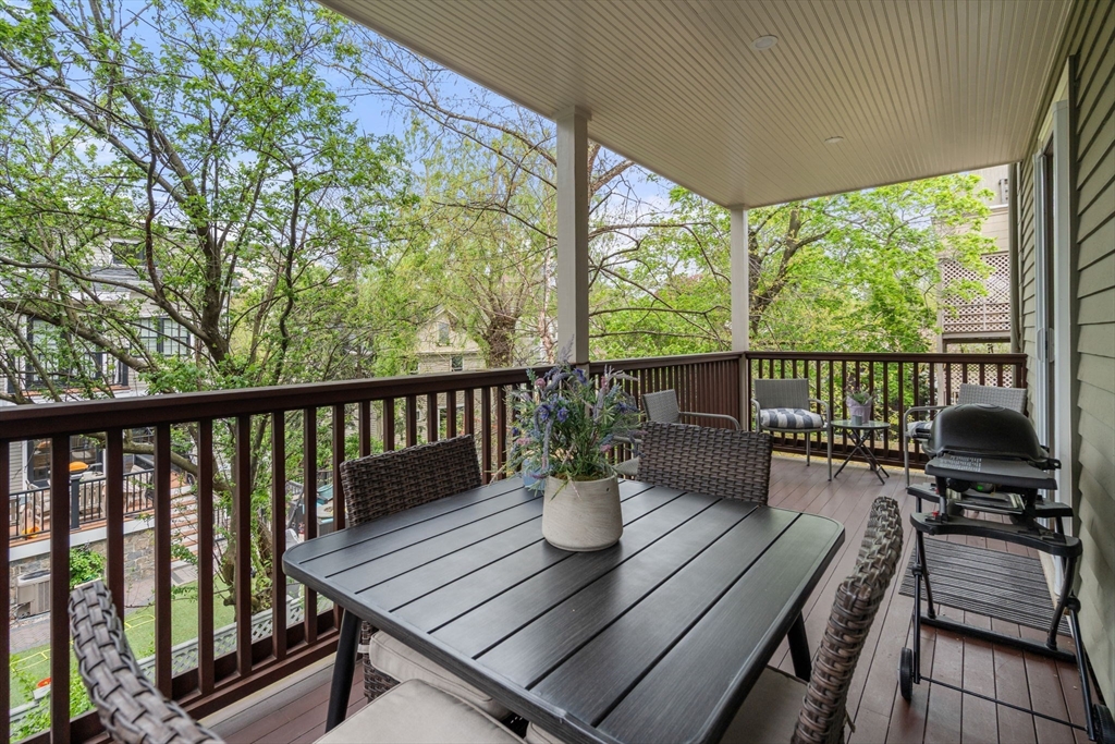 118 Kinnaird St # 2