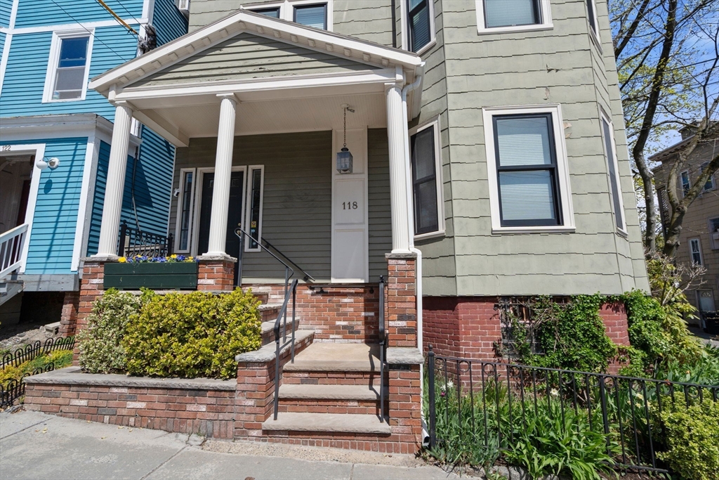 118 Kinnaird St # 2