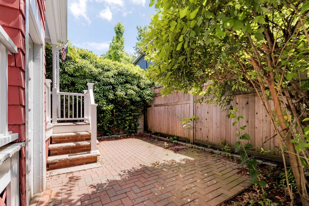328 Huron Avenue