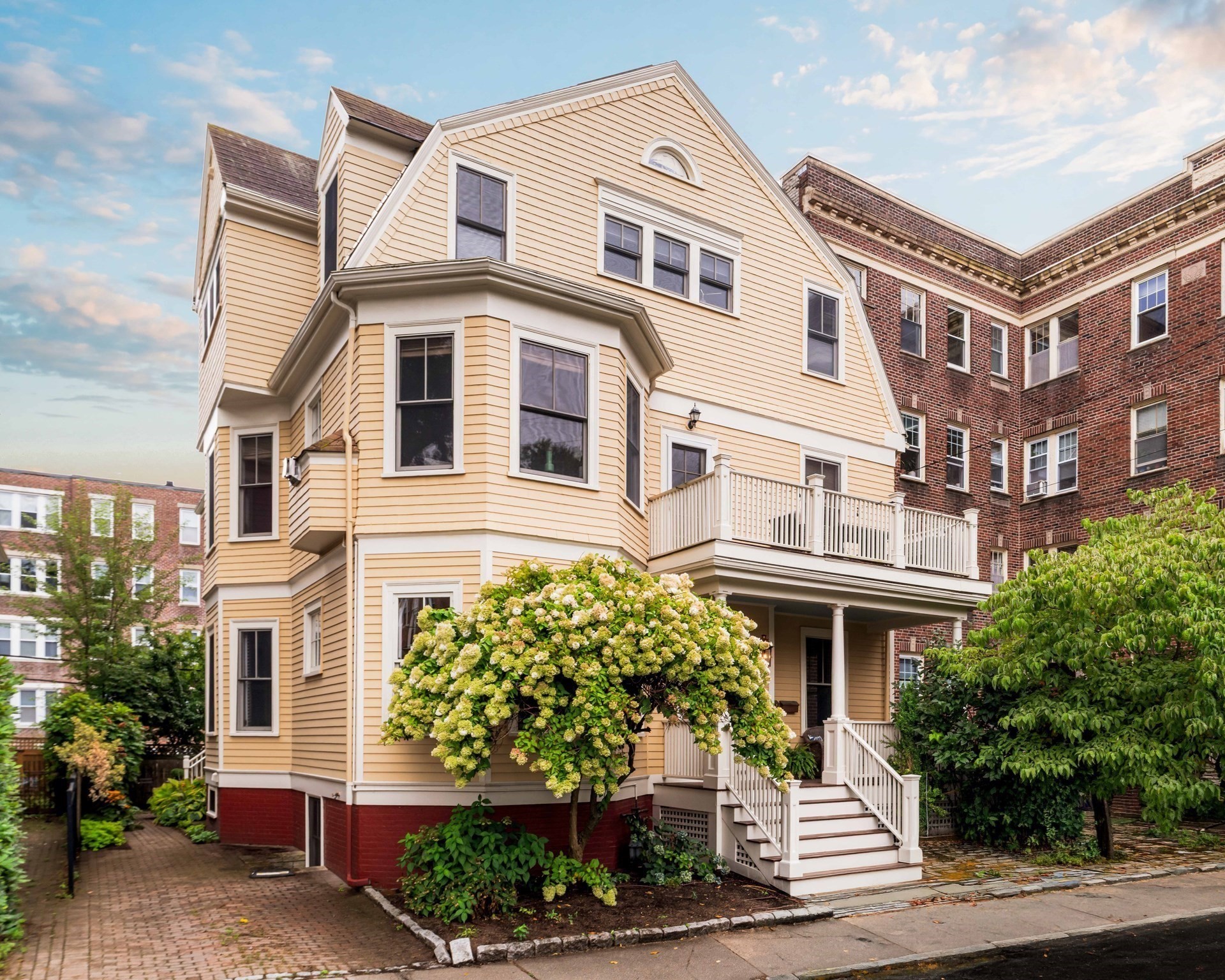 24 Langdon Street # 1