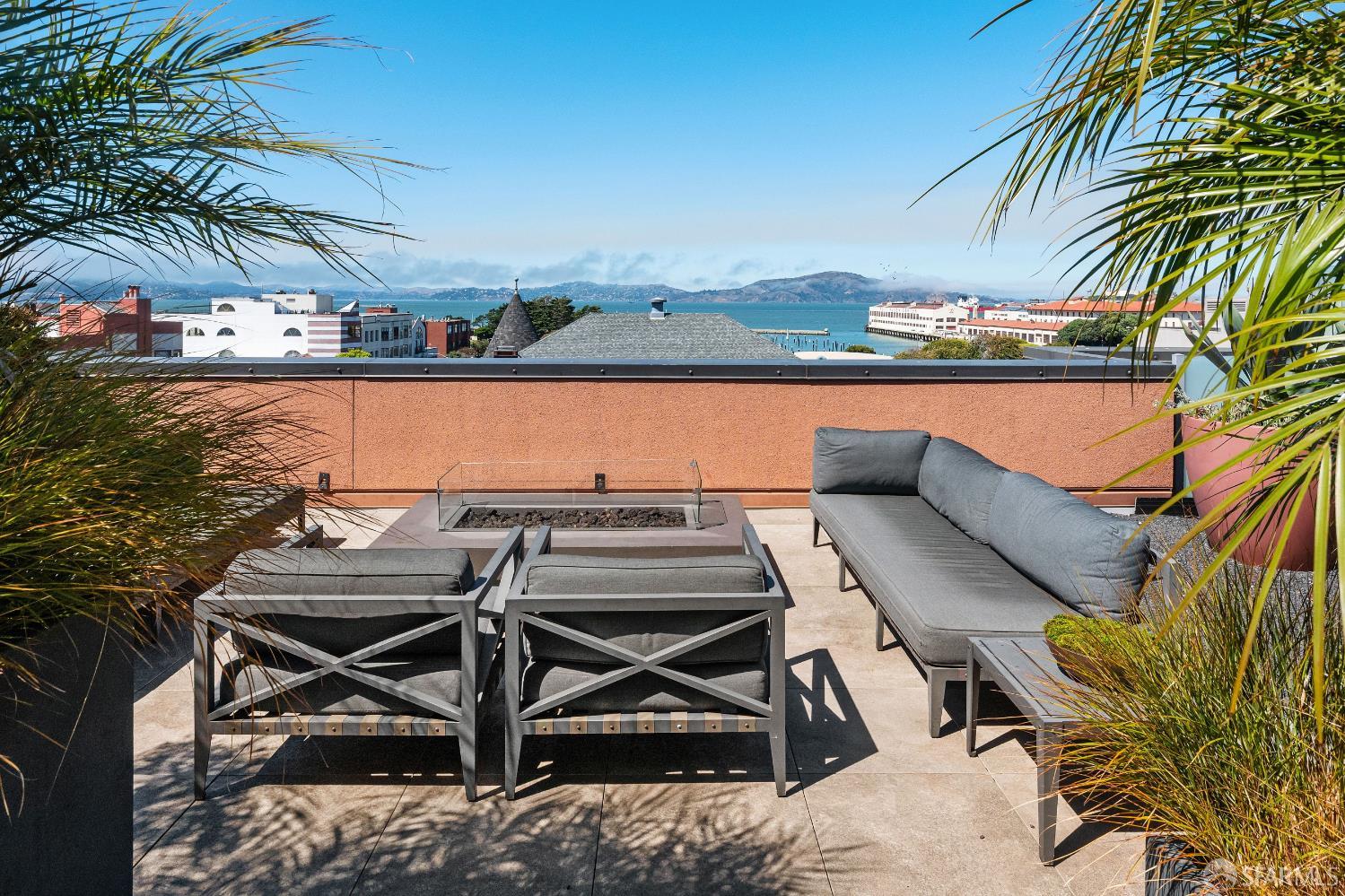 1598 Bay Street # 206