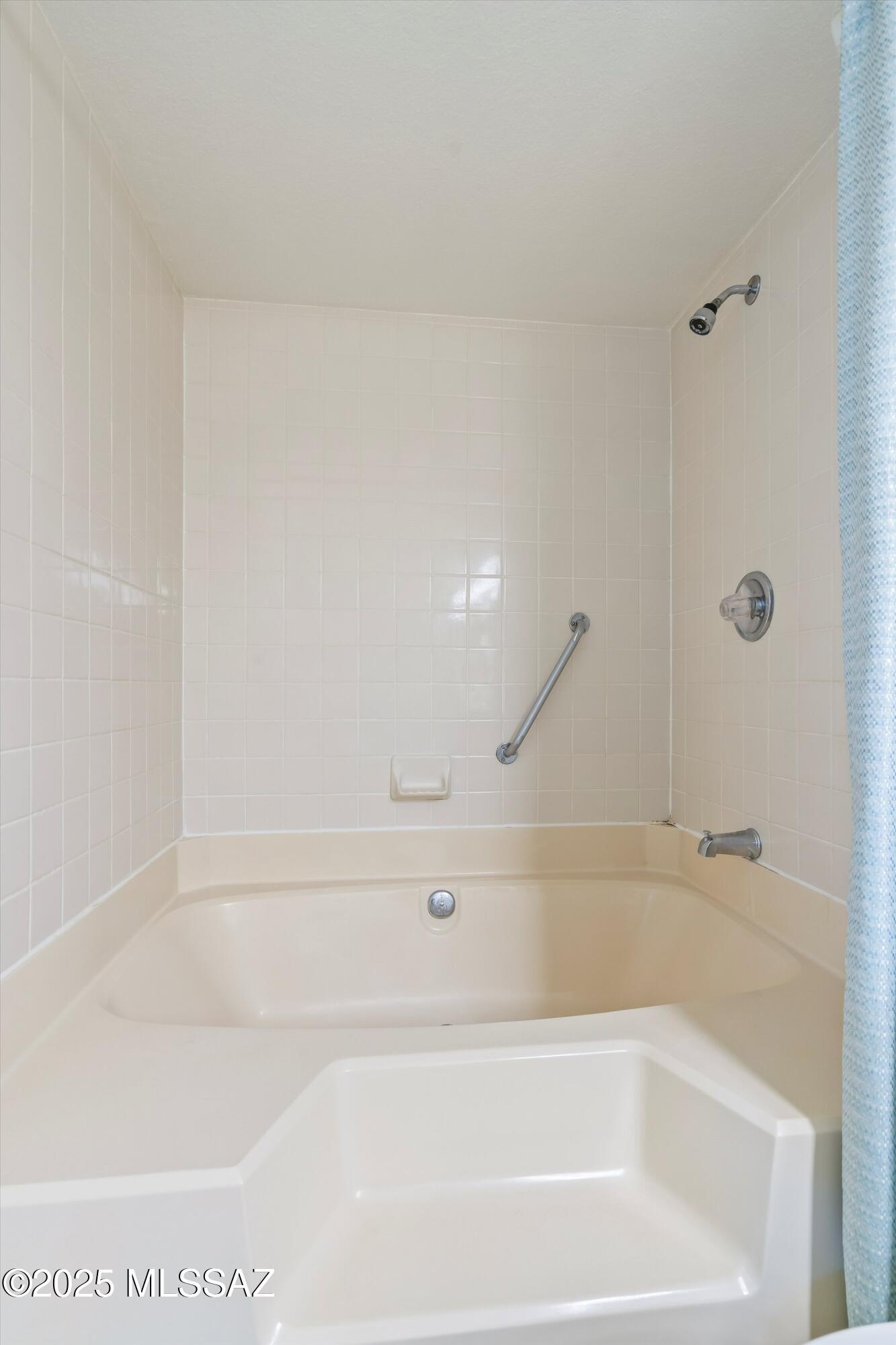 5500 N Valley View Road Unit: 101