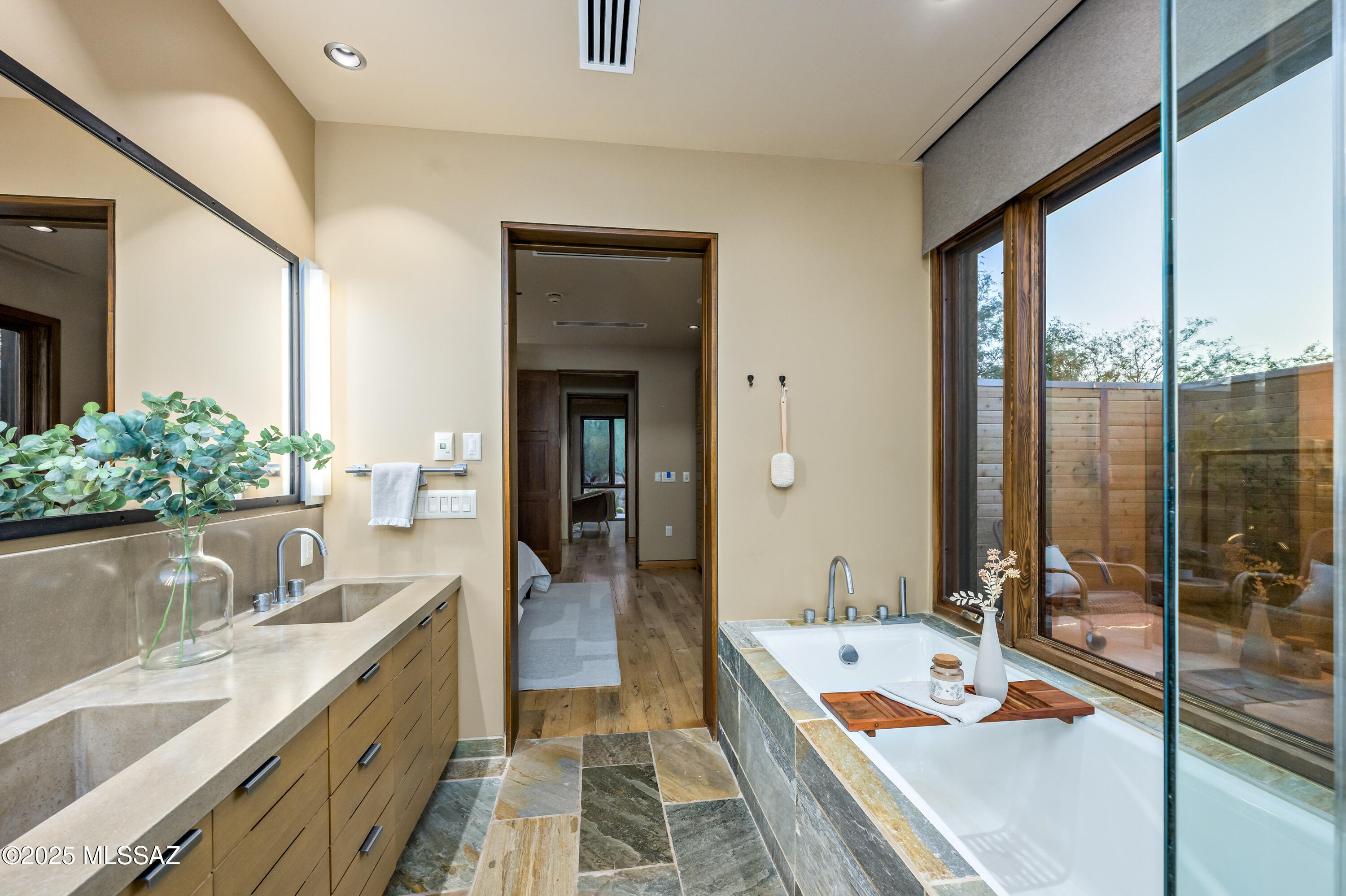 5000 E Via Estancia Miraval Unit: 8