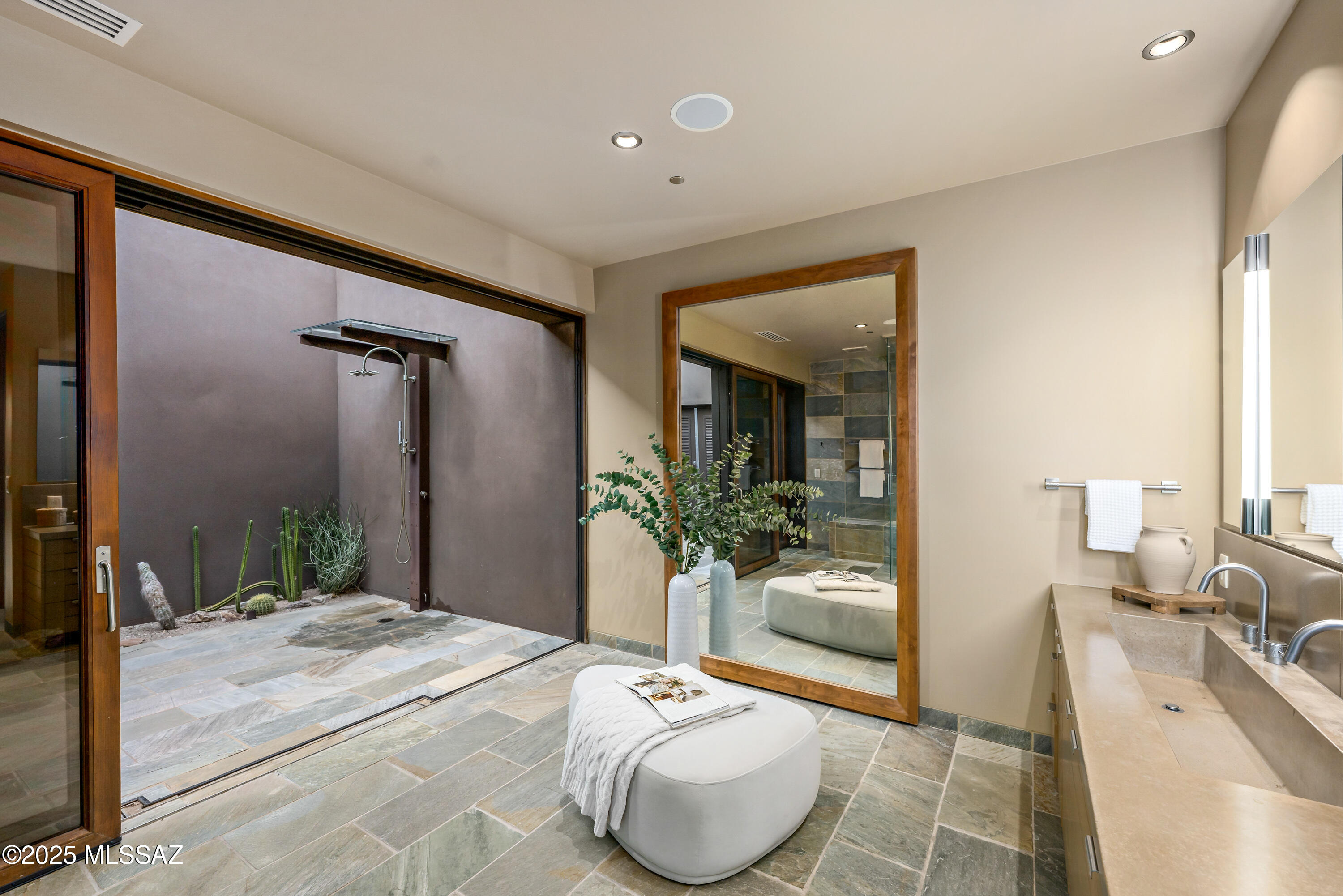 5000 E Via Estancia Miraval Unit: 8