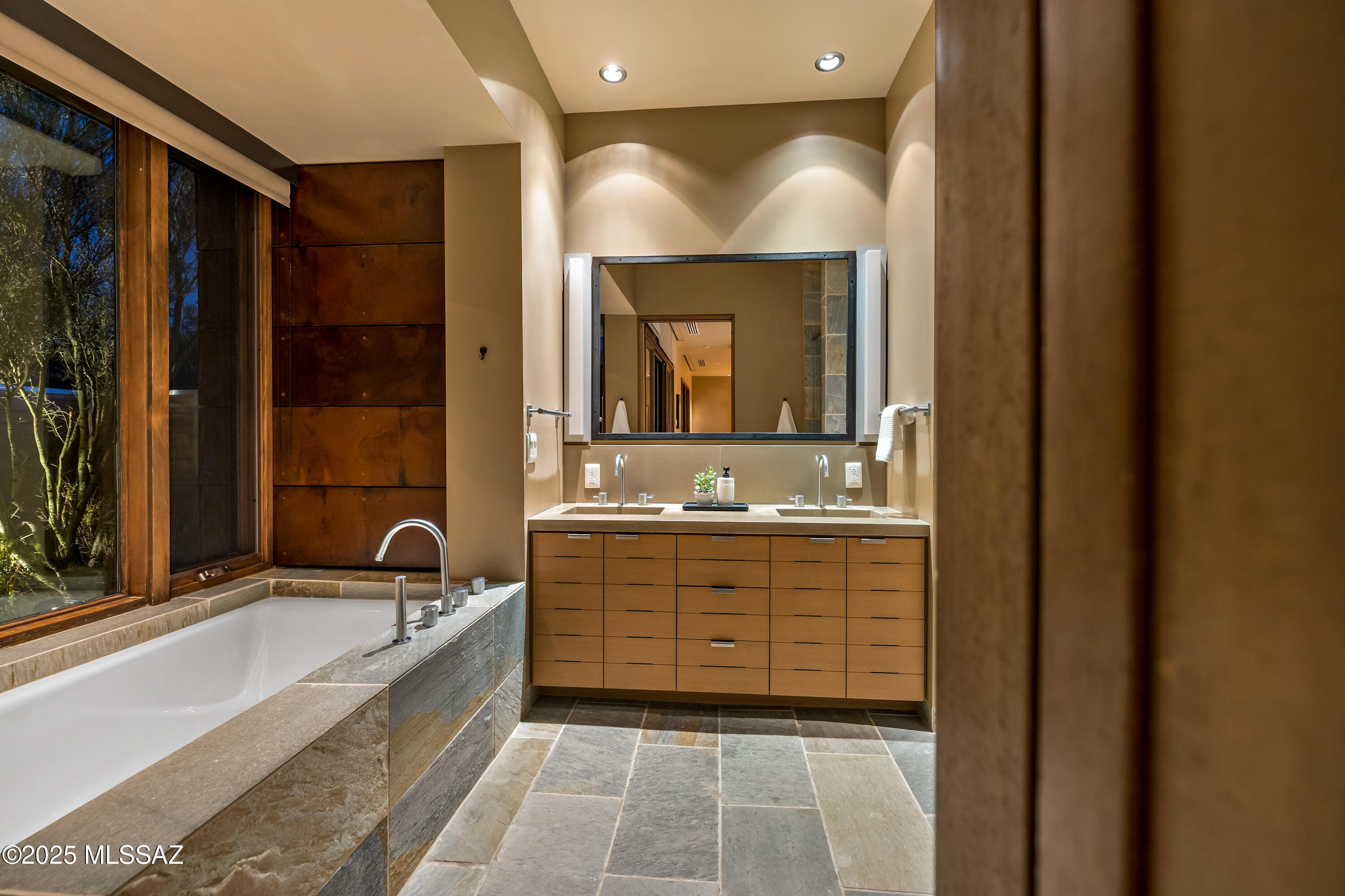 5000 E Via Estancia Miraval Unit: 15