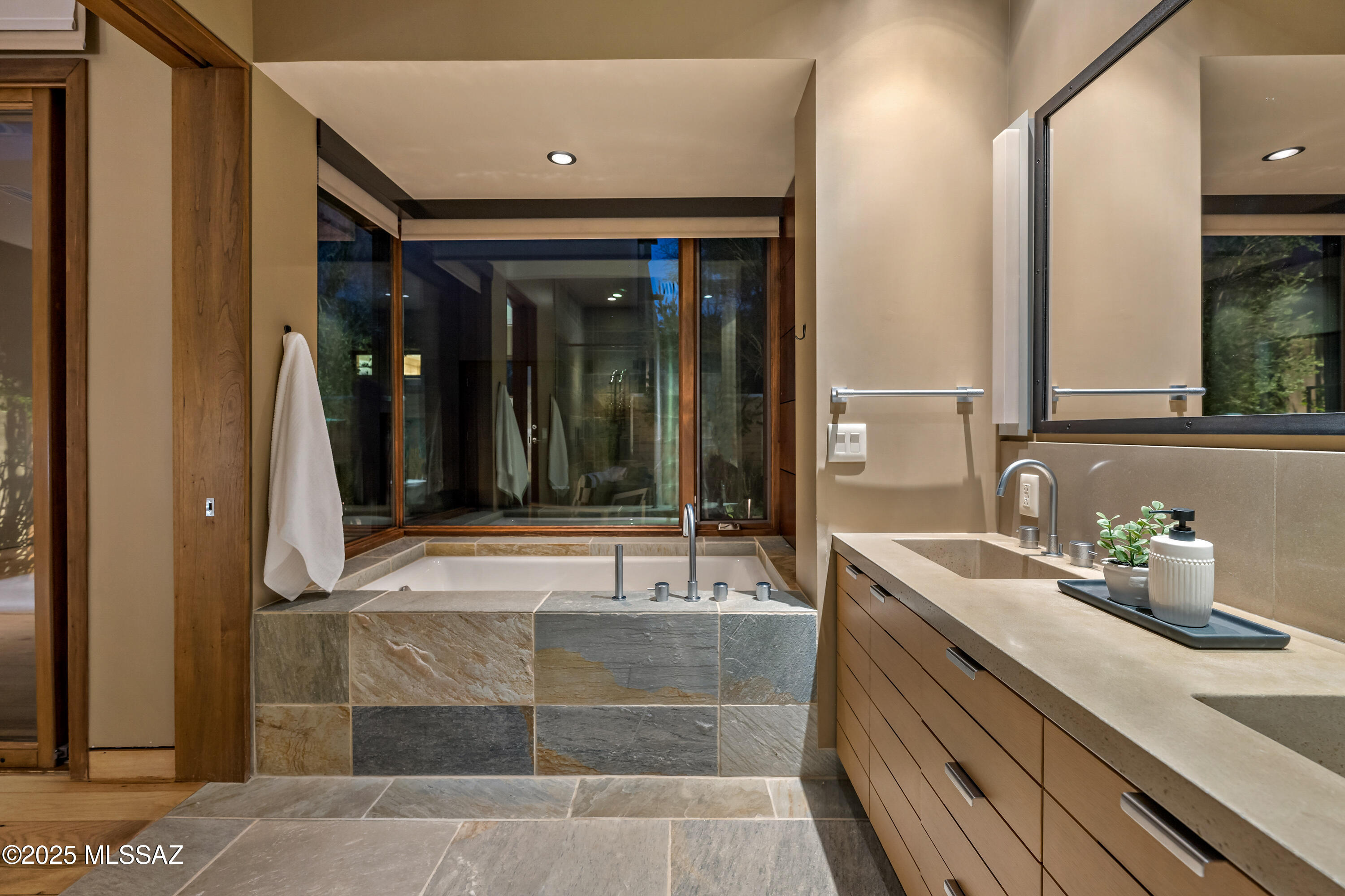 5000 E Via Estancia Miraval Unit: 15