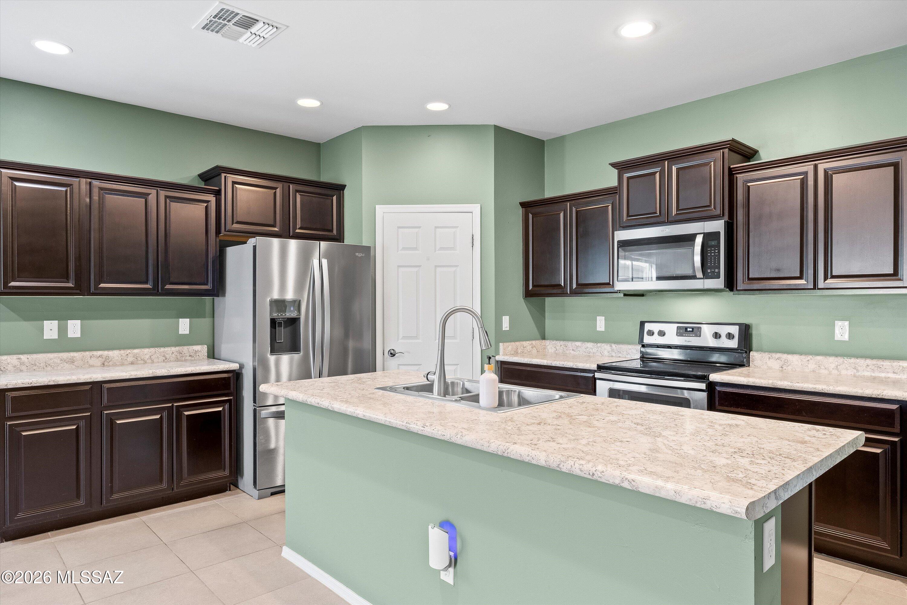 21470 E Volunteer Drive