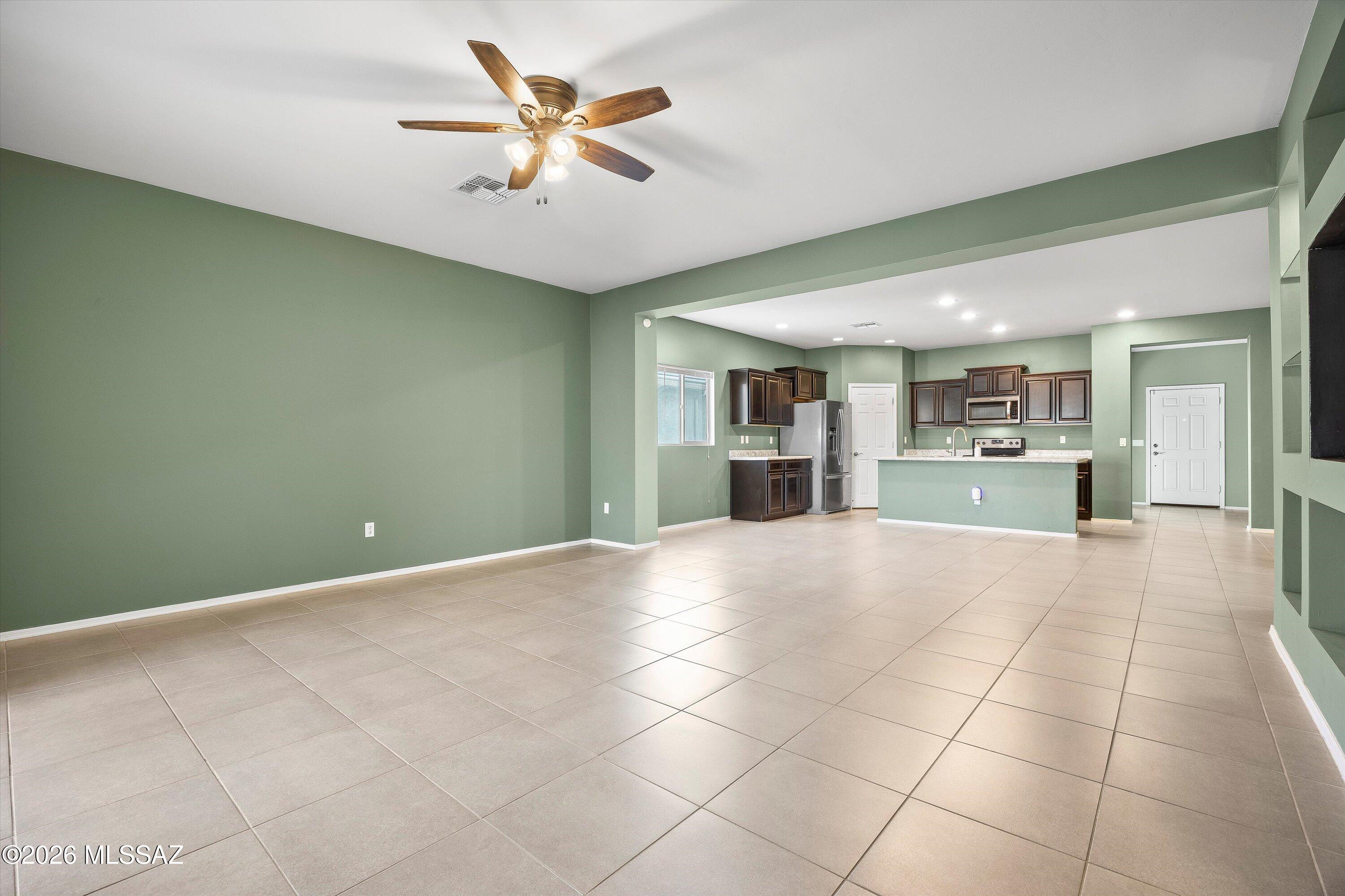 21470 E Volunteer Drive