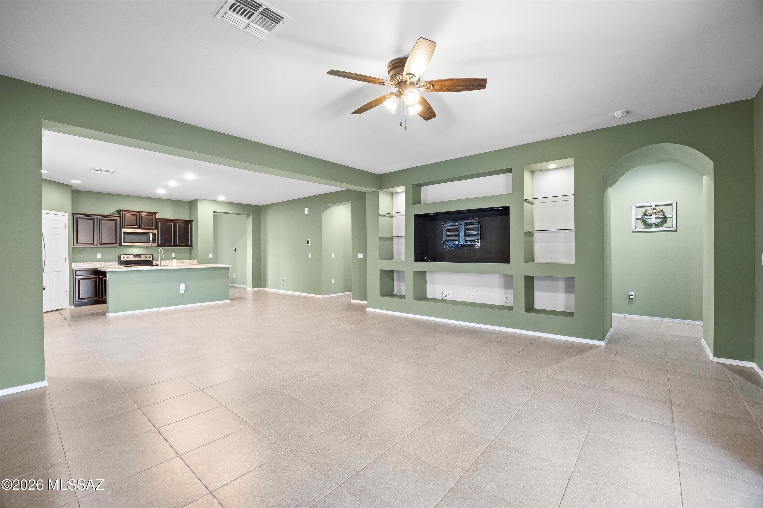 21470 E Volunteer Drive