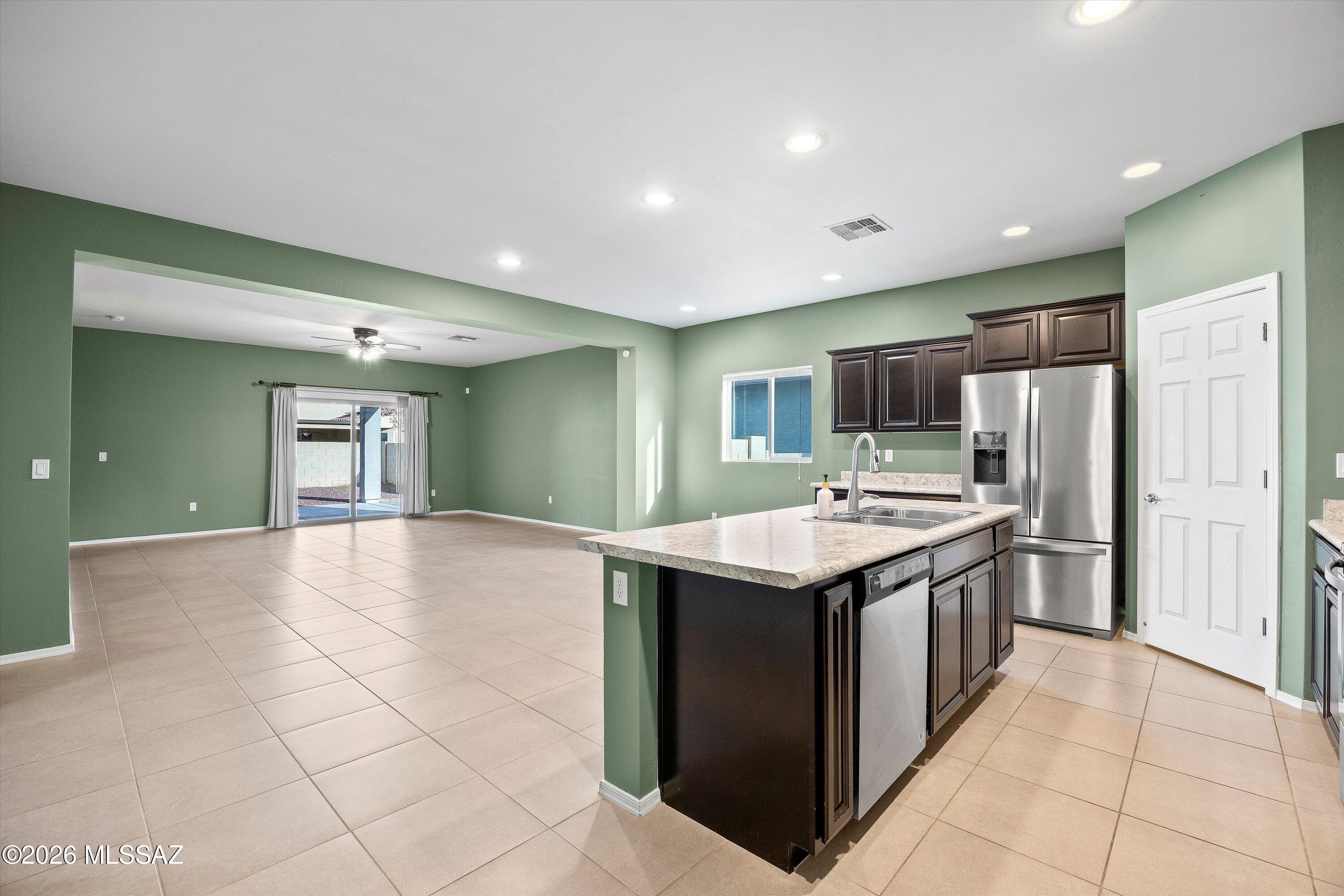 21470 E Volunteer Drive