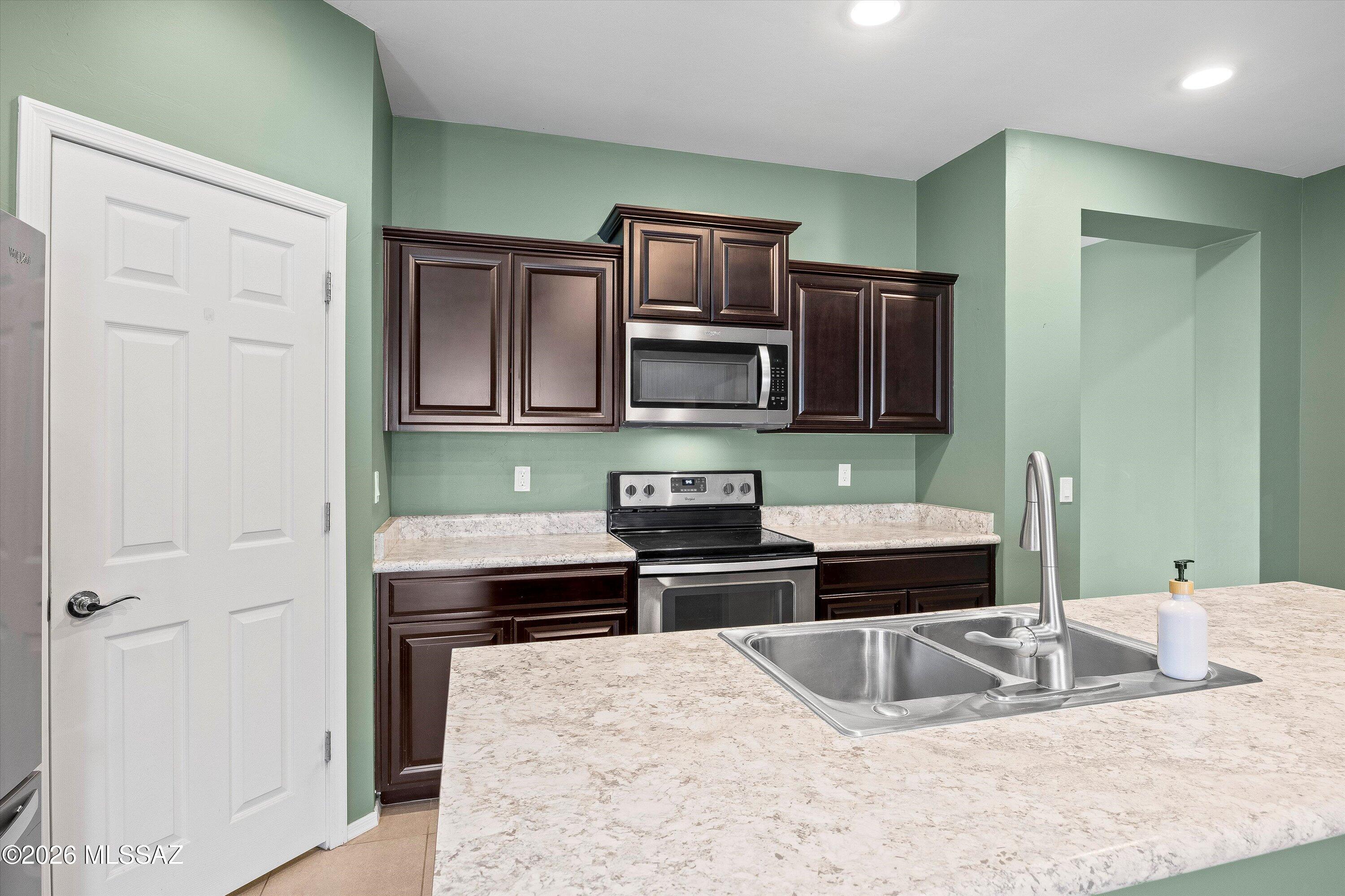 21470 E Volunteer Drive