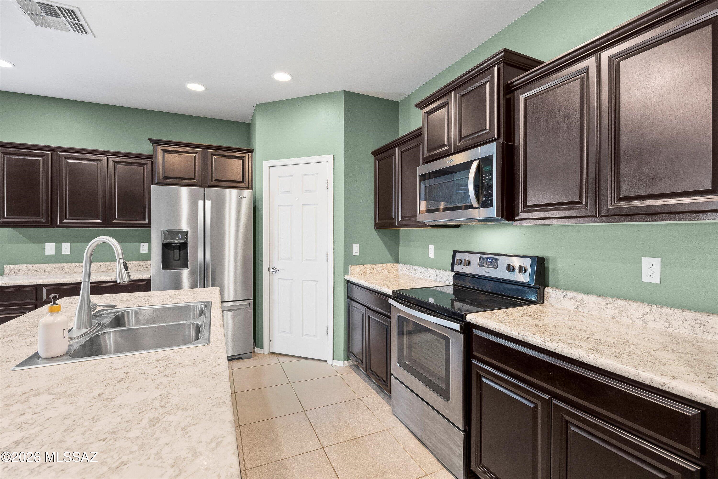 21470 E Volunteer Drive