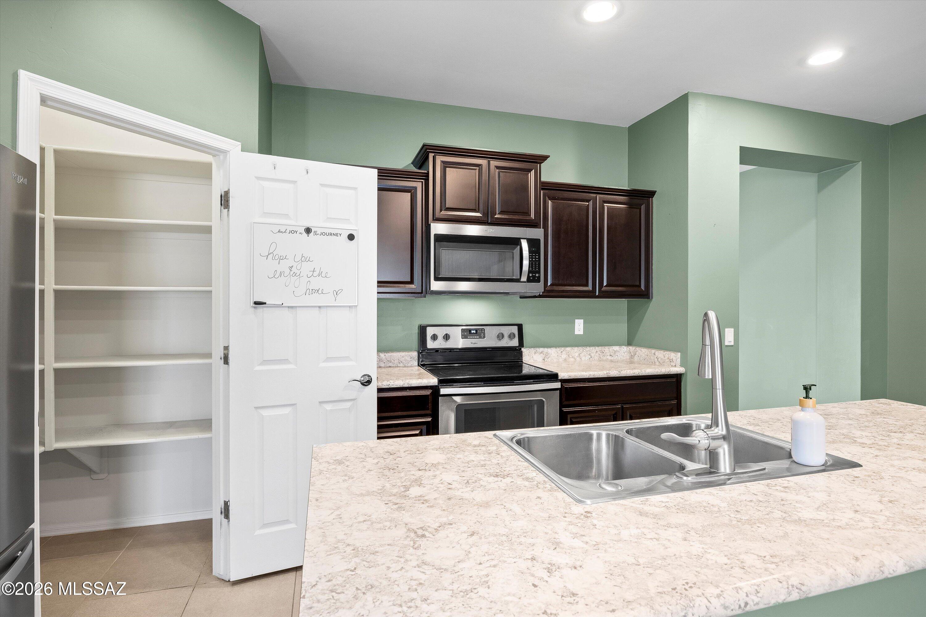 21470 E Volunteer Drive