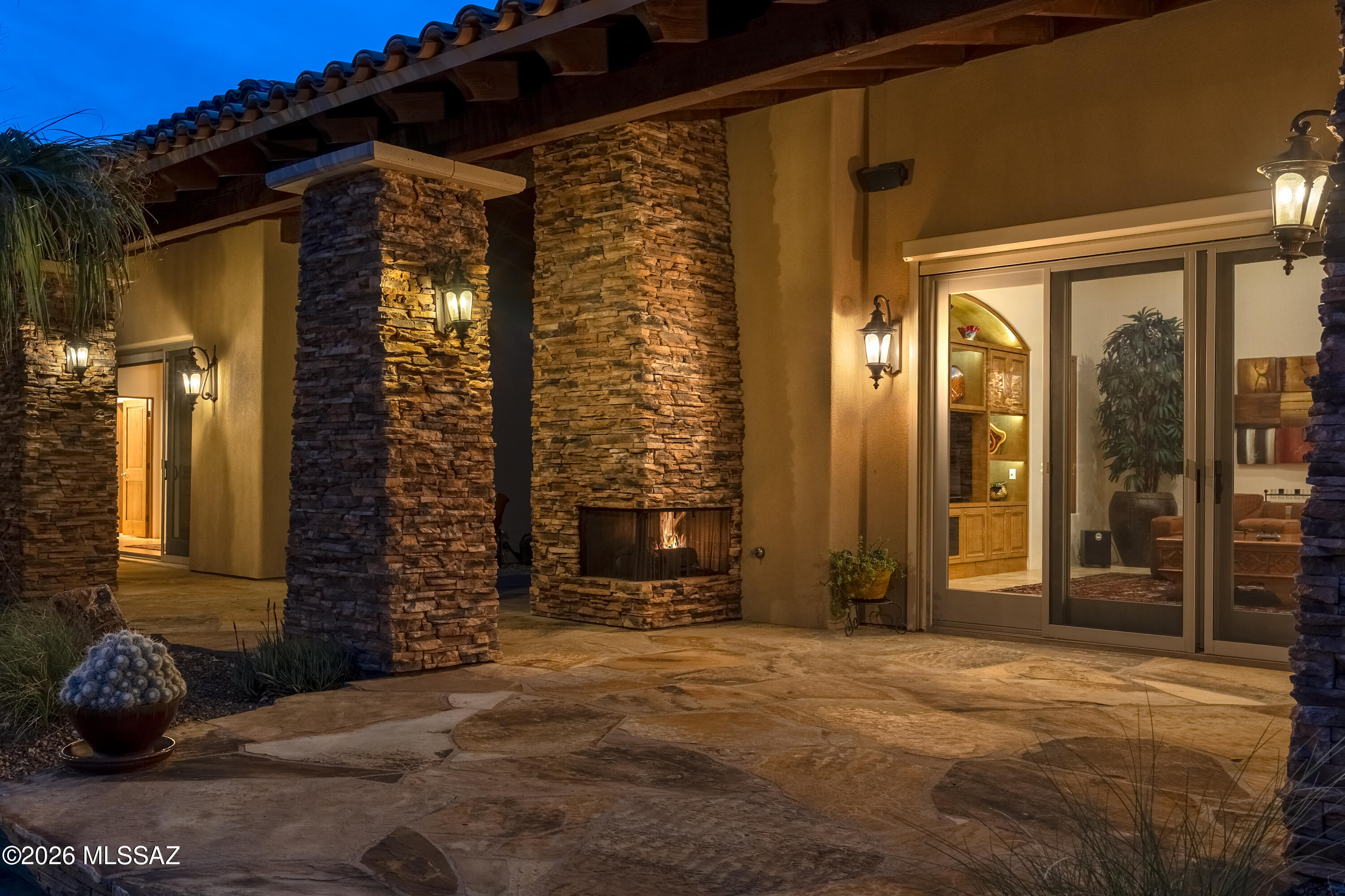 1139 W Sheared Granite Place