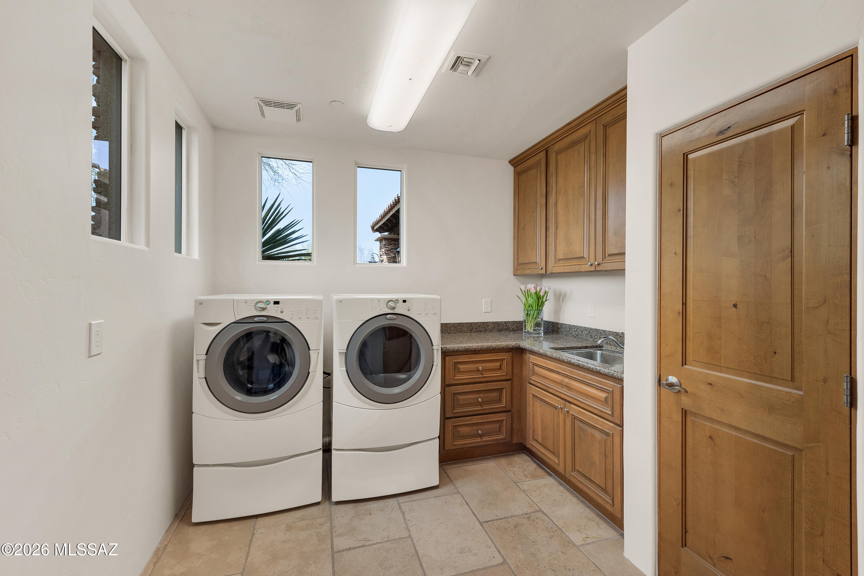 1139 W Sheared Granite Place