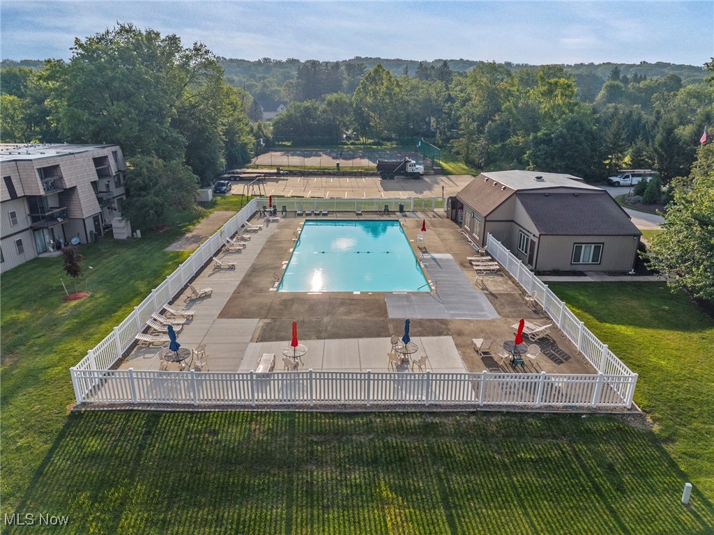 9810 Cove Drive